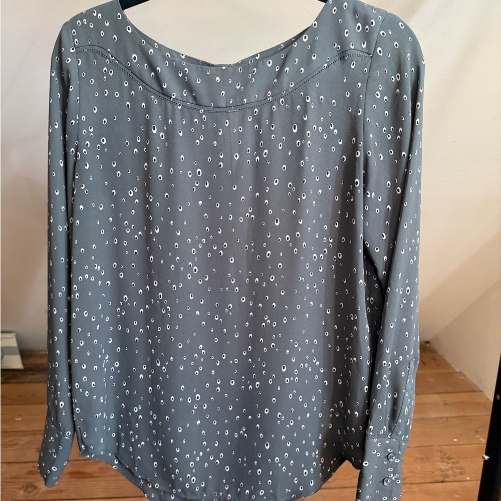 Ann Taylor Gray and White Patterned Blouse